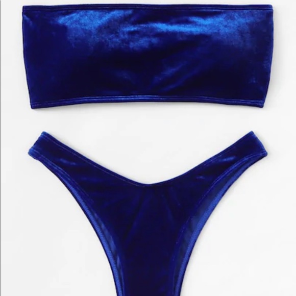 Bikini - Picture 1 of 3